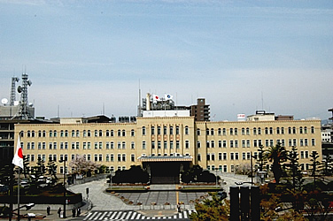 県庁正面からの写真